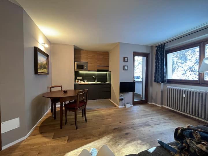 ブレウイル・チェルヴィナイアRaffinato Ed Accogliente Monolocale Di Montagnaアパートメント エクステリア 写真